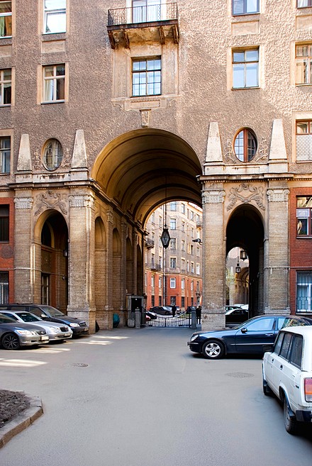 courtyard-of-the-tolstoy-apartment-building-in-st-petersburg